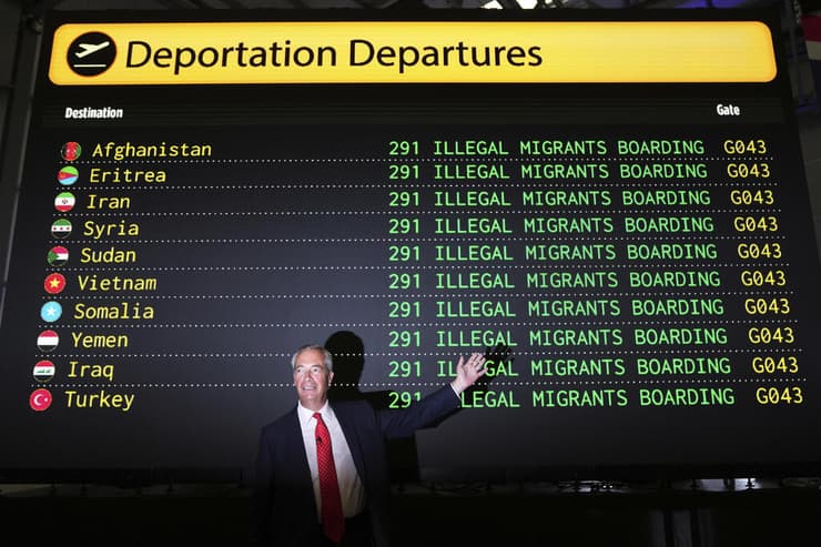 בריטניה נייג'ל פראג' פרג' מסיבת עיתונאים תוכנית גירוש מהגרים מסתננים