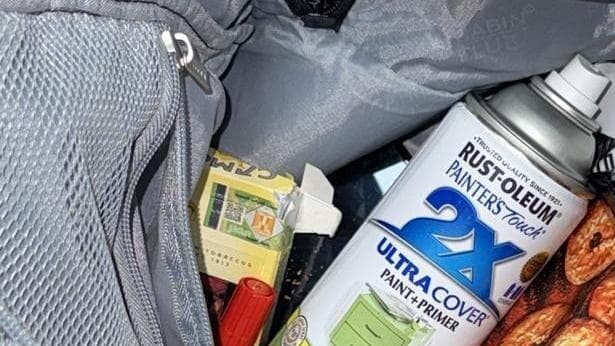 מיכל הצבע שנתפס אצל הצעיר (צילום: דוברות המשטרה) מיכל הצבע שנתפס ברשות החשוד בריסוס "יש שואה בעזה" על כנסיית הקבר