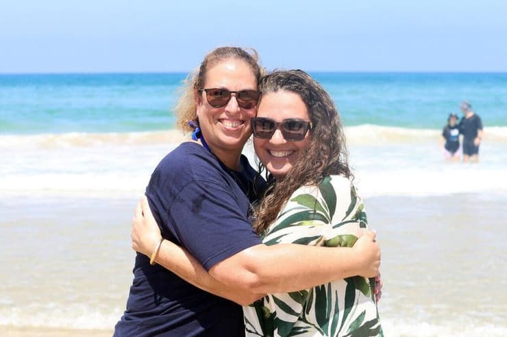 מימין: זיוה וטלי, מייסדות עמותת "צעדים קטנים". "הדבר הראשון שעשינו היה לתרגם את כל המידע מאנגלית לעברית" (צילום: דנה קופל) זיוה (מימין) וטלי