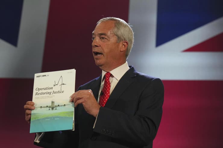 בריטניה נייג'ל פראג' פרג' מסיבת עיתונאים תוכנית גירוש מהגרים מסתננים