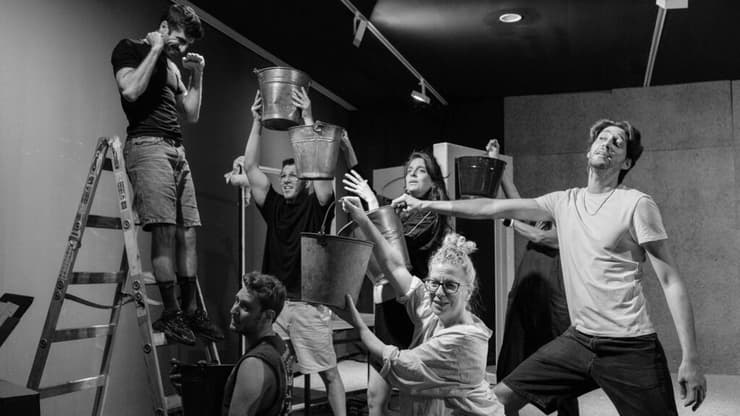 מתוך החזרות ל"הנפש הטובה מסצ׳ואן"