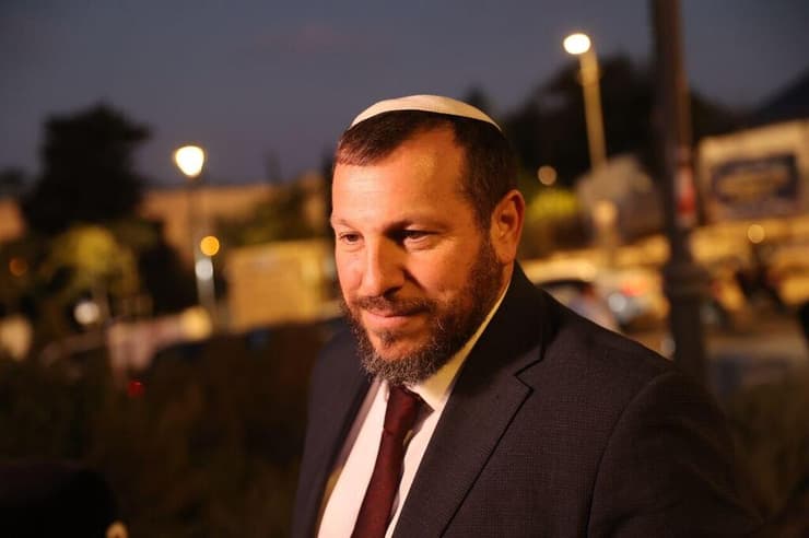 הח"כ עמיחי אליהו מגיע לאירוע מועצת בנימין בירושלים