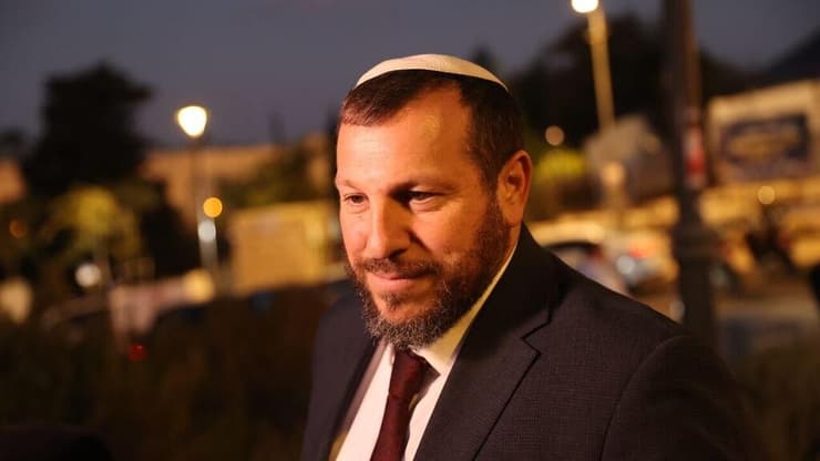 הח"כ עמיחי אליהו מגיע לאירוע מועצת בנימין בירושלים