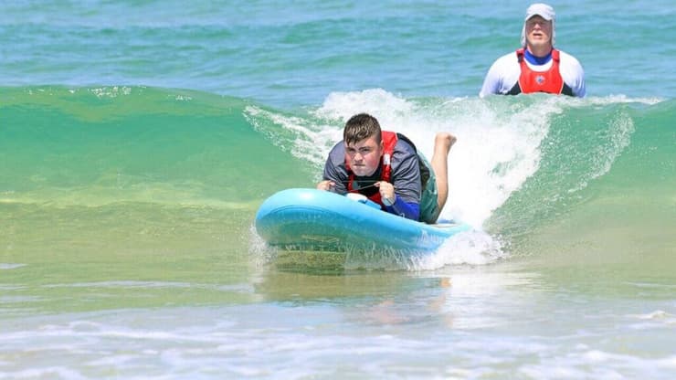 עידו קפלן גולש. "לפעמים נופלים, חוטפים מכות מהגלשן, אבל אני נהנה" (צילום: דנה קופל) עידו קפלן גולש