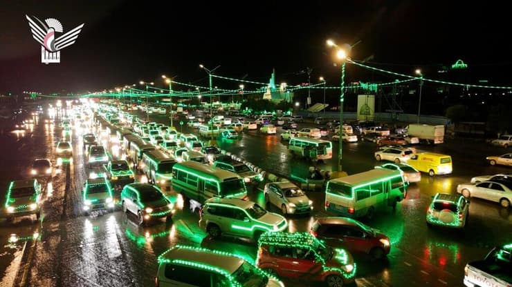 תימן צנעא החות'ים מאירים את הרחובות לקראת ציון הולדת הנביא מוחמד