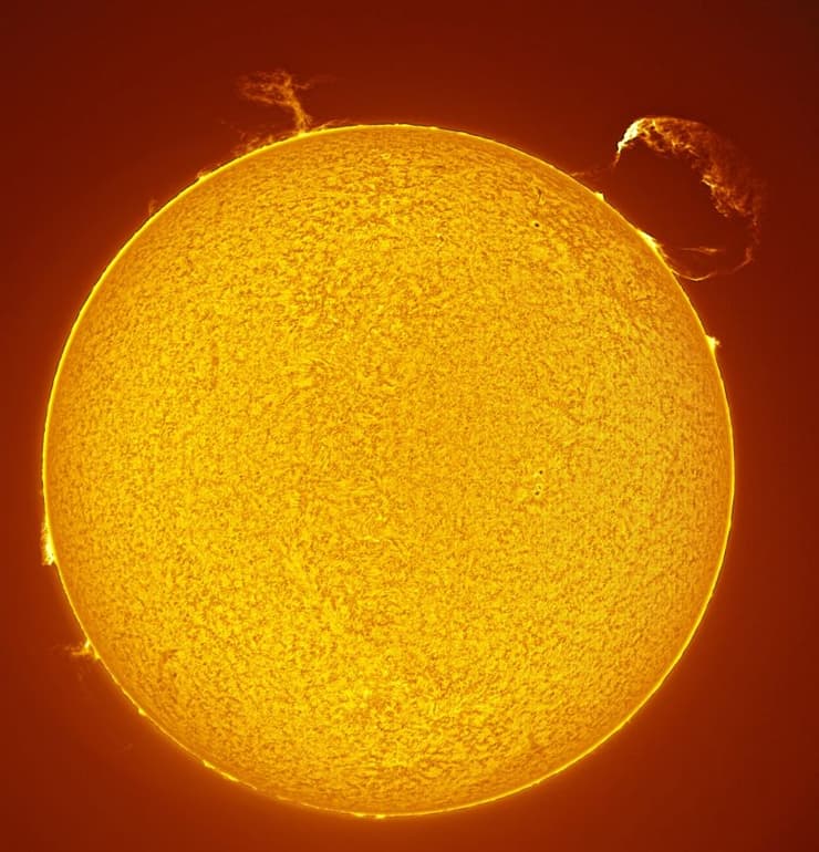 שתי תופעות על השמש