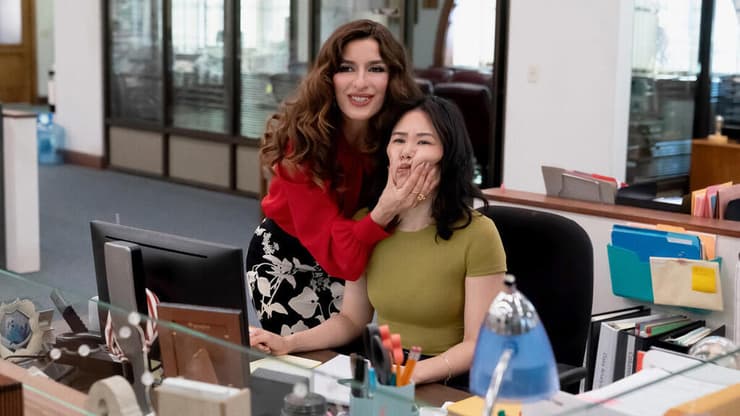 מתוך "העיתון" (צילום:Aaron Epstein/PEACOCK באדיבות yes) מתוך "העיתון"