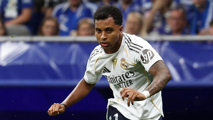 שחקן ריאל מדריד רודריגו מול שחקני אוביידו קוואסי סיבו, לאנדר דנדונקר