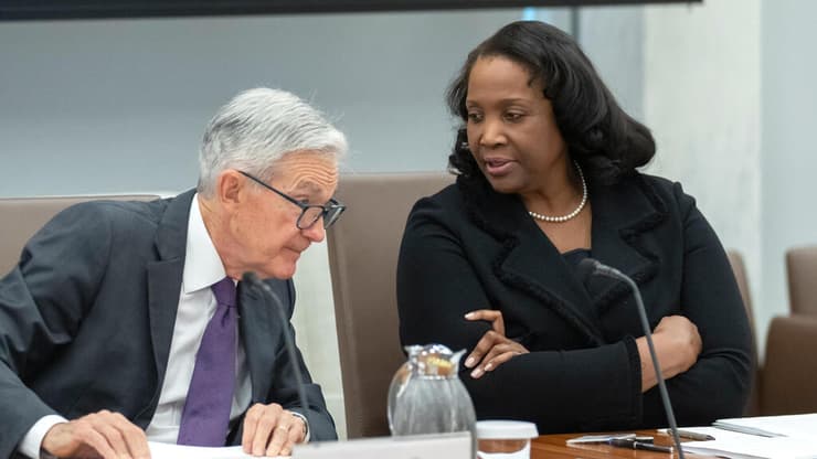 ליסה קוק ויו"ר הבנק הפדרלי ג'רום פאוול