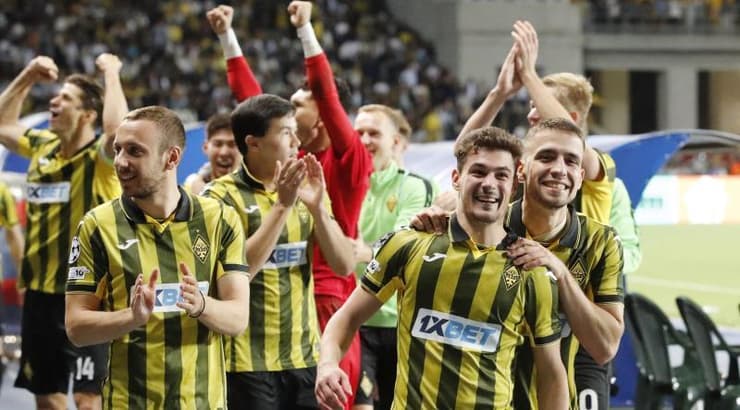 שחקני קייראט מאושרים