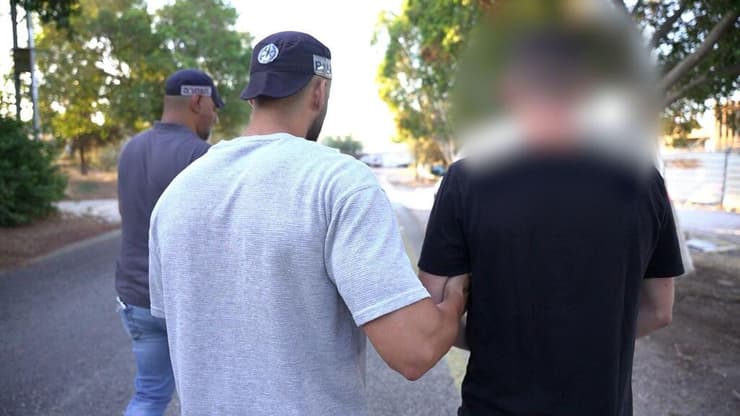 תיעוד מעצר החשודים בהונאה