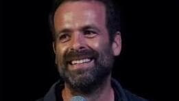 אודי כגן (צילום מסך, מתוך הסרטון של מופע הסטנד-אפ) אודי כגן