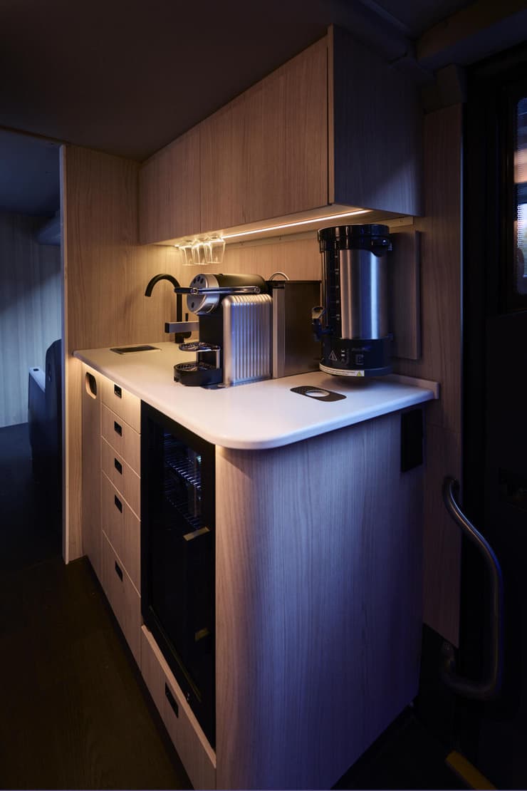 דרינק של לילה. אזור הלאונג' (צילום: Remo Vettori) לאונג׳