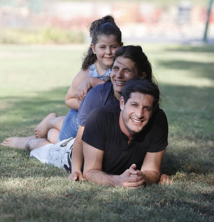 שני אביטל עם הוריה, איילת ואבי