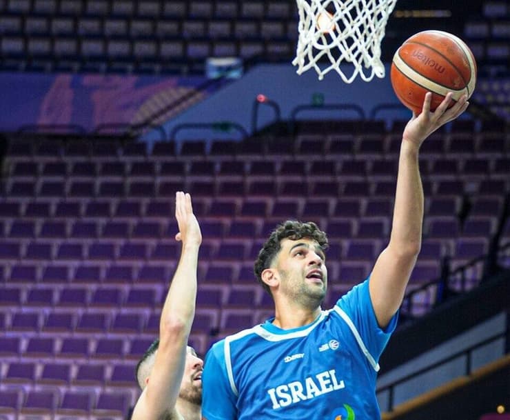 "לייצג את המדינה זה הכבוד הכי גדול שאפשר לבקש". גינת (צילום: איגוד הכדורסל) גינת
