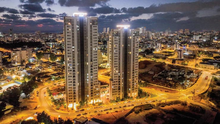 בניינים A ו־ B "נבו נוף השרון", מבט לילה