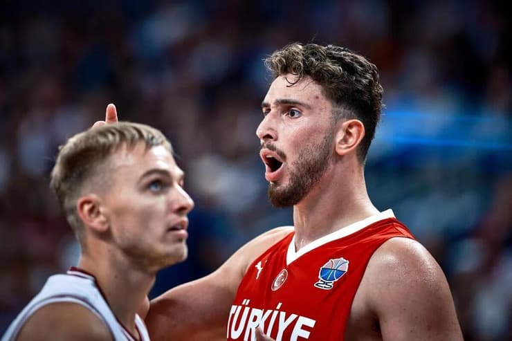 עשה היסטוריה. שנגון (צילום: FIBA) אלפרן שנגון