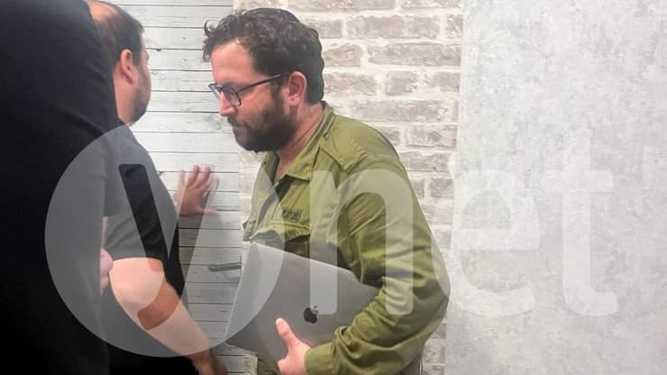 יונתן אוריך במדי צה"ל בקריה בתל אביב, ימים ספורים לאחר ה7/10