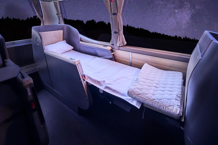 כמו מחלקת עסקים (צילום: Remo Vettori) כמו מחלקת עסקים