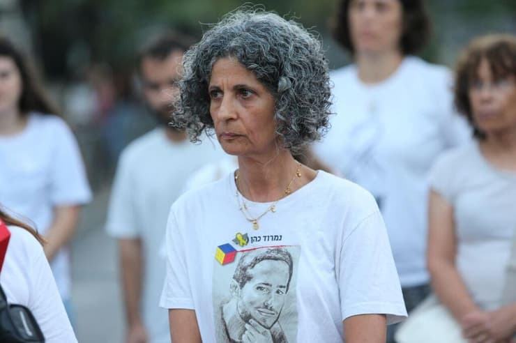 "זה לטובת החברה הישראלית כולה". ויקי כהן (צילום: אלכס קולומויסקי) הצהרה של ויקי כהן וענת אנגרסט מחוץ למעון רה"מ בירושלים