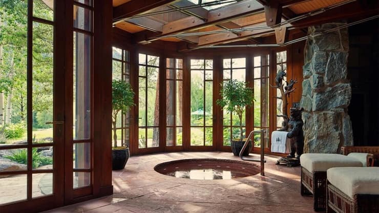 בריכות פנימיות