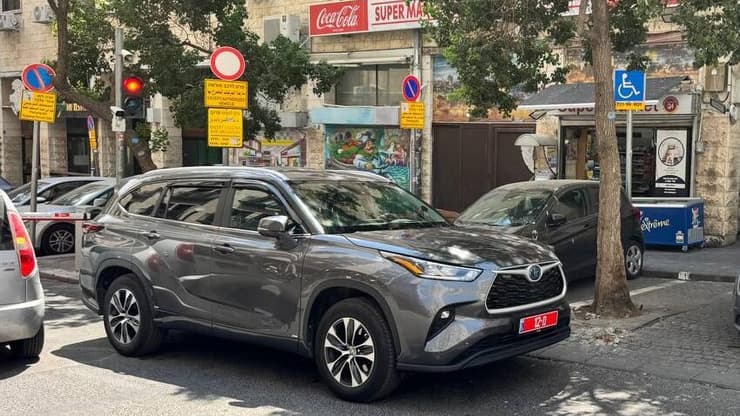 רכבו של ניצב בועז בלט חוסם רכב נכה