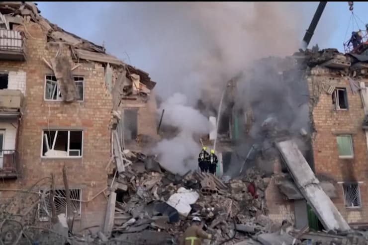 אוקראינה קייב מסוק כיבוי זירת פגיעה מתקפה רוסית