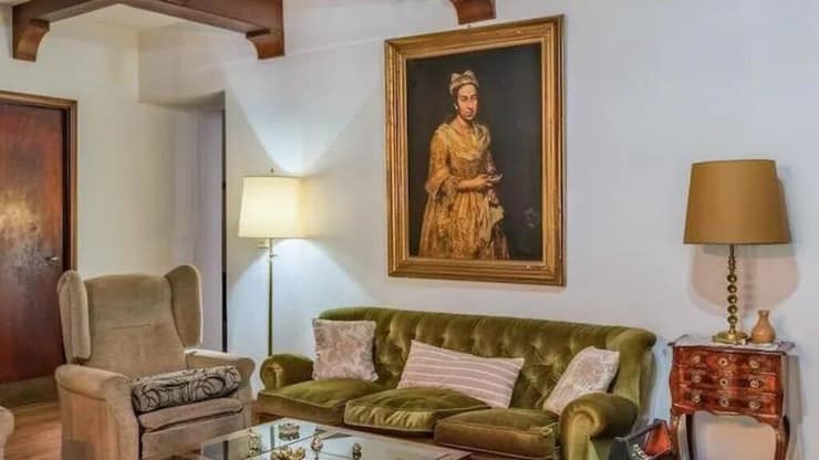 משטרת ארגנטינה מאר דל פלאטה מודעת נדל"ן שבה נראה ציור שגנבו הנאצים מ יהודי