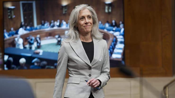 מנהלת המרכזים לבקרת מחלות ומניעתן (CDC), ד"ר סוזן מונארז, שפוטרה