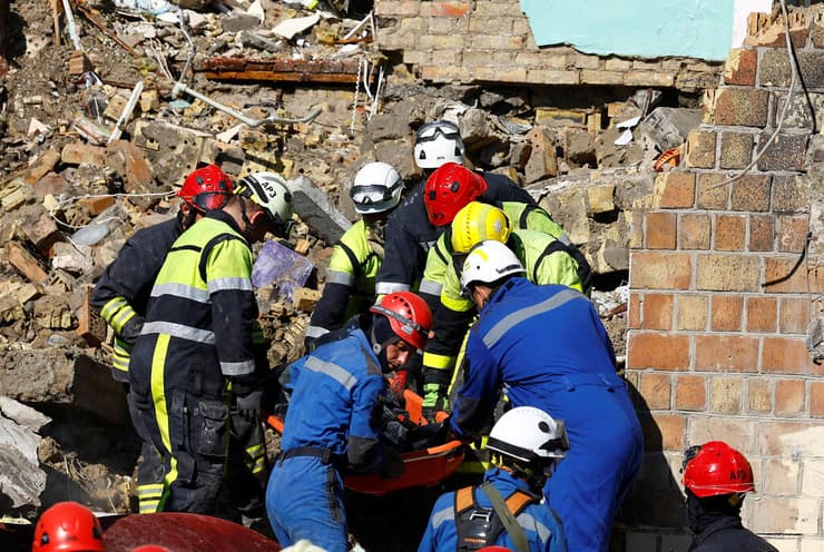 אוקראינה קייב מסוק כיבוי זירת פגיעה מתקפה רוסית