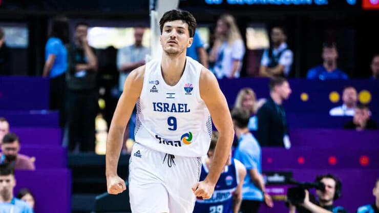 שחקן נבחרת ישראל רומן סורקין