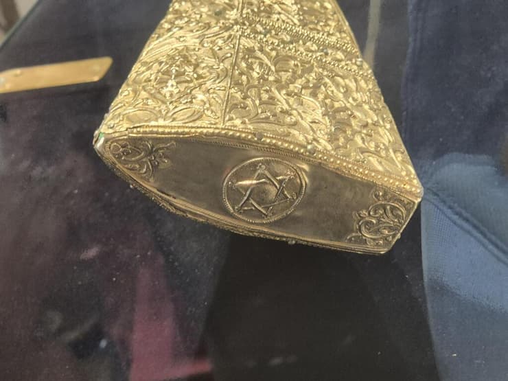 קת האקדח עם סמל המגן דוד