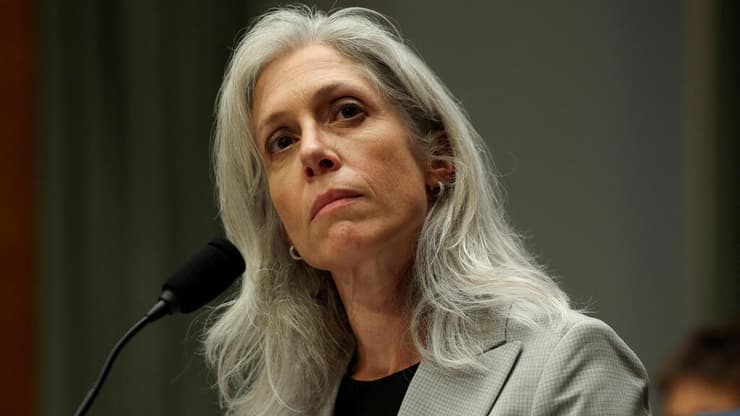 מנהלת המרכזים לבקרת מחלות ומניעתן (CDC), ד"ר סוזן מונארז, שפוטרה