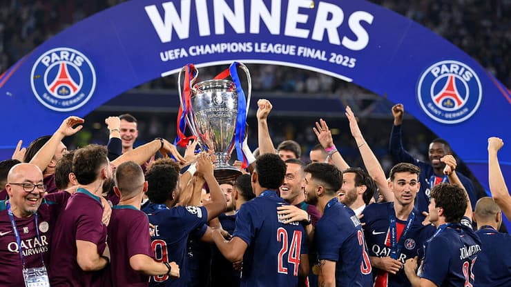 פ.ס.ז' חוגגת את הזכייה בליגת האלופות בעונה שחלפה, באליאנץ ארנה (צילום: Justin Setterfield/Getty Images) פ.ס.ז' חוגגת את הזכייה בליגת האלופות בעונה שחלפה