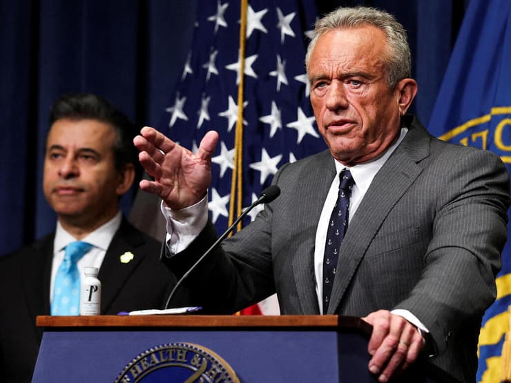 שר הבריאות האמריקני רוברט פ. קנדי ג'וניור ממשיך לטלטל את מערכת הבריאות (צילום: REUTERS / Jonathan Ernst) שר הבריאות האמריקני רוברט פ. קנדי ג'וניור