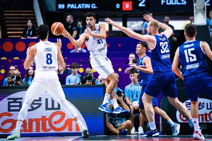 שחקן נבחרת ישראל תומר גינת