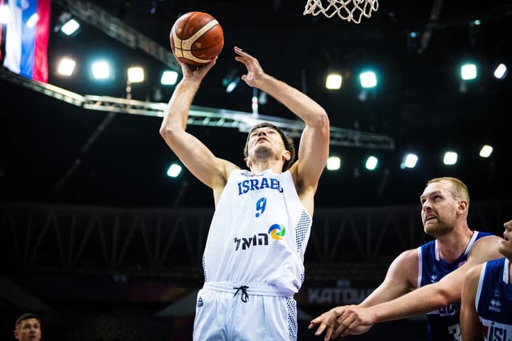 שחקן נבחרת ישראל רומן סורקין