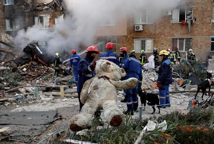 אוקראינה קייב מסוק כיבוי זירת פגיעה מתקפה רוסית