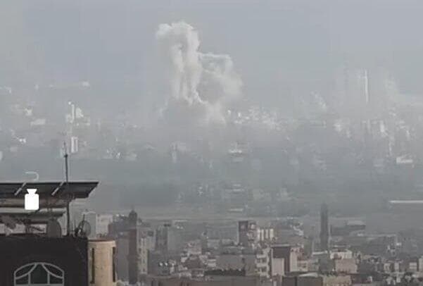 דיווח: "התקיפות כוונו לבתים בהם הסתתרו מנהיגי החות'ים" תיעוד מהתקיפות בצנעא