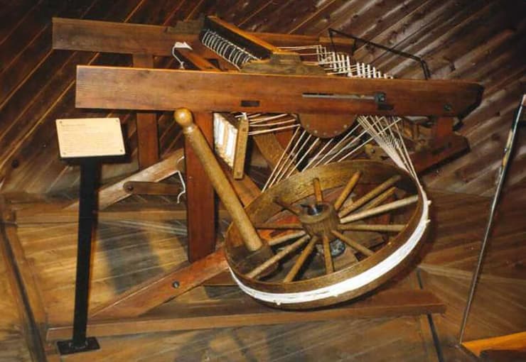 אבן דרך בראשית המהפכה התעשייתית. דגם של מכונת הטוויה Spinning Jenny במוזיאון לראשית התעשייה, וופרטל, גרמניה 