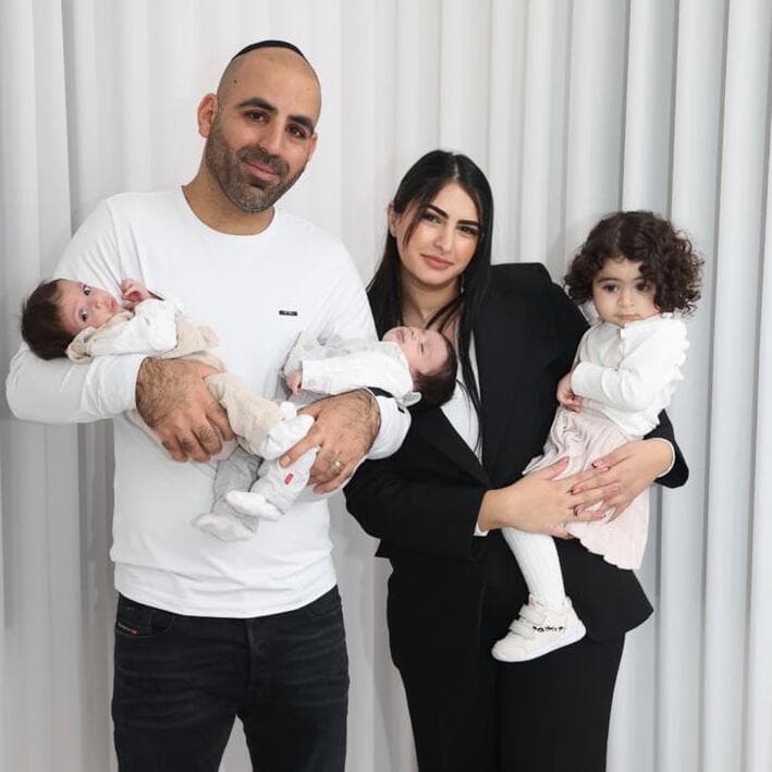 "שני הילדים שלי ניצלו בנס". עמרי ושירלי קלימי עם הילדים שי-לי, אליה ובניה (צילום: יונתן בבייאן) עמרי ושירלי קלימי עם הילדים שי-לי, אליה ובניה