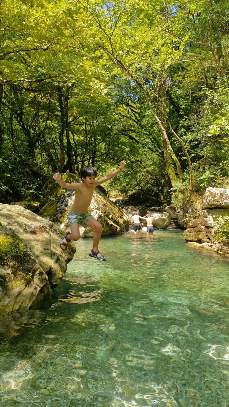 קופצים למים בצומרקה