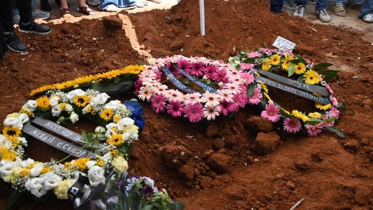 קברו של דן מרגלית בבית העלמין קריית שאול