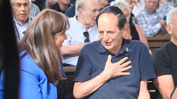 דן מרידור בהלווייתו של דן מרגלית ז"ל