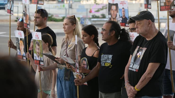 הצהרת משפחות החטופים בשער בגין בתל אביב