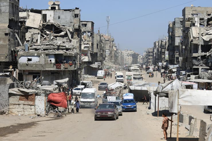 העזתים ימסרו מידע תמורת תגמול? (צילום: רויטרס/REUTERS/Dawoud Abu Alkas) עקורים עזתים בורחים מצפון הרצועה