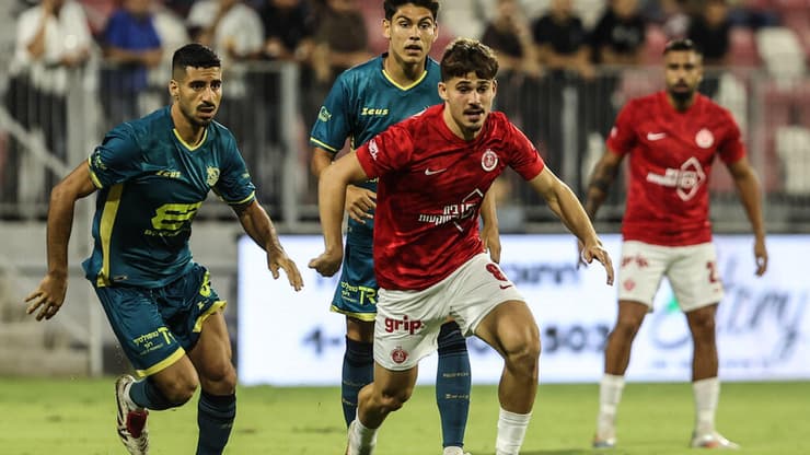 ממתין לאישור אחרון. בנימין (צילום: גיל נחושתן) בני ריינה הפועל ת"א רון בנימין