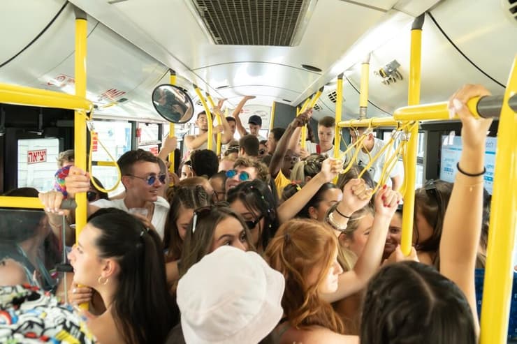 בעירייה הציעו רב-קו במקום הסעה   