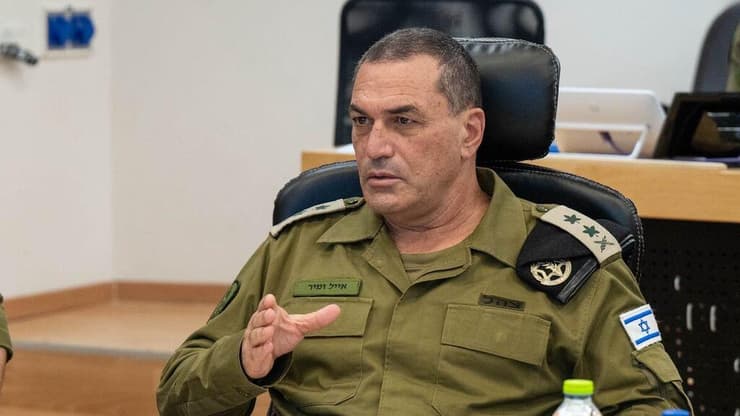 "רוב הנהגת החמאס חוסלה, והיד עוד נטויה". זמיר בפיקוד הצפון (צילום: דובר צה"ל) הרמטכ"ל בהערכת מצב בפיקוד הצפון