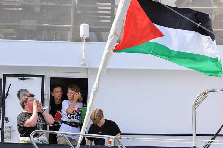  ספרד נמל ברצלונה משט סומוד צומוד גרטה טונברג מפליג